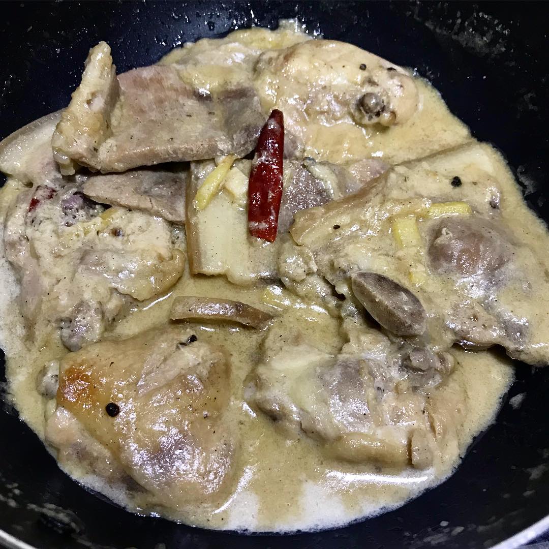 Ginataang PorkChick 😁
#lutongpinoy #lutongbahay #pinoyfood #porkginataan #chickenginataan